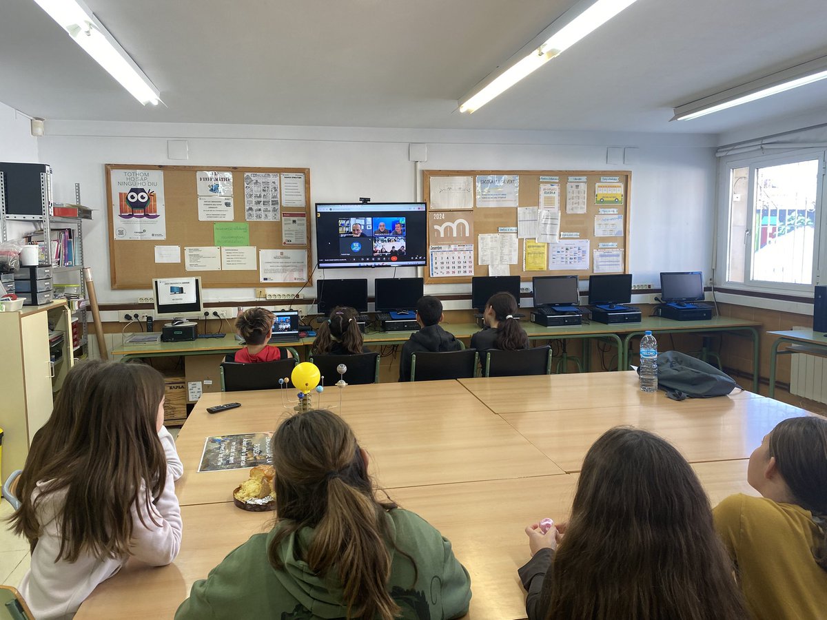 Escola Ull de Vent (@escolaulldevent) on Twitter photo Videotrucada dels Posibòtics amb els enginyers i físic Joaquín del Rio, Albert García i Frederik Veger, de la UPC de Vilanova i la Gertrú. Ens han parlat de robots marins, sensors a l’aigua i mètodes innovadors de regeneració de Posidònia. 🦾🤖 <a href="/FLLTgn_Reus/">FLLTgn_Reus</a> <a href="/FLL_Spain/">FIRST LEGO League SPAIN</a>
#submerged Videotrucada dels Posibòtics amb els enginyers i físic Joaquín del Rio, Albert García i Frederik Veger, de la UPC de Vilanova i la Gertrú. Ens han parlat de robots marins, sensors a l’aigua i mètodes innovadors de regeneració de Posidònia. 🦾🤖 <a href="/FLLTgn_Reus/">FLLTgn_Reus</a> <a href="/FLL_Spain/">FIRST LEGO League SPAIN</a>
#submerged