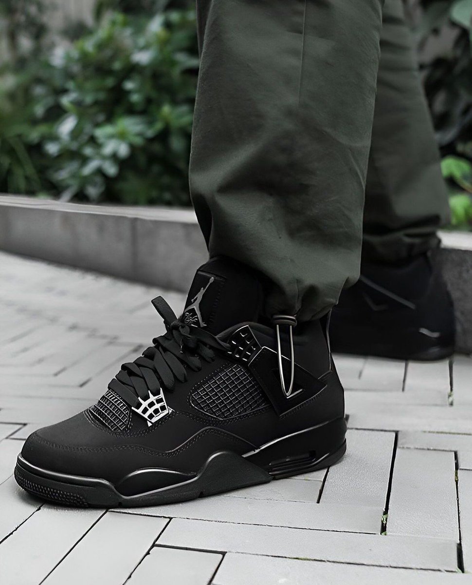 JustFreshKicks tweet media