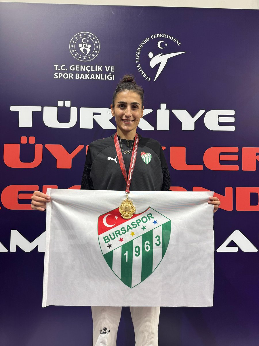 Hatice Kübra İlgün, Ankara’da düzenlenen Büyükler Türkiye Taekwondo Şampiyonası’nda 57 kg’da Şampiyon olarak bizleri gururlandırdı! 💚🤍 Bursaspor olarak sporun her alanında başarıya odaklanıyor ve kulübümüzü her geçen gün ileriye taşıyoruz. Tebrikler Hatice! 👏