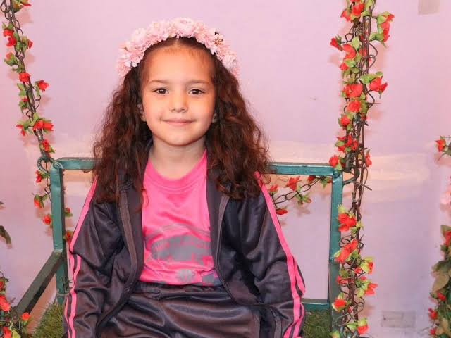 قدمت مؤسسة الطفلة هند رجب حتى الآن دعاوى قضائية ضد أكثر من 1000 جندي اسرائيلي في العديد من دول العالم بتهمة ارتكاب جرائم حرب واستناداً على وثائق قام الجنود بنشرها عبر حساباتهم. 

باتت هند رجب شبح يلاحقهم جميعاً.