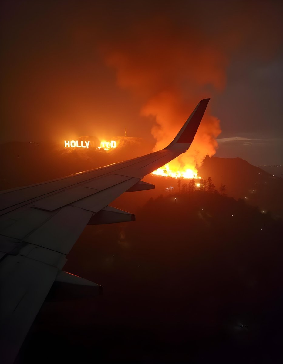 AlexEtJeremy's tweet photo. 2025's images = total lie. #hollywoodhillsfire #HollywoodHills #Hollywood #LosAngelesFire #CaliforniaWildfires #LosAngeles #PalisadesWildfire by #freepix #aigenerated #flux1 https://t.co/wcvVJrX2qM