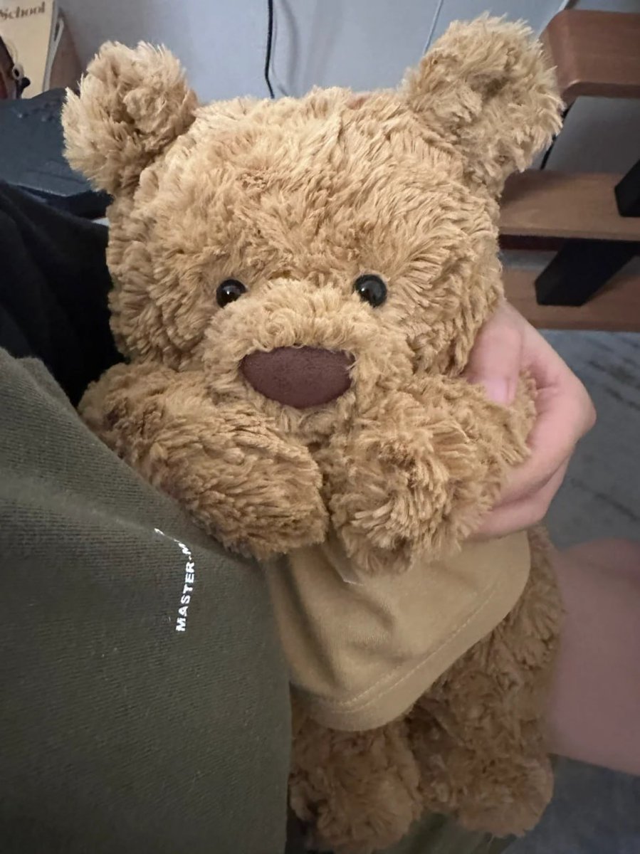 Look at my little bear! There is no loneliness🧸