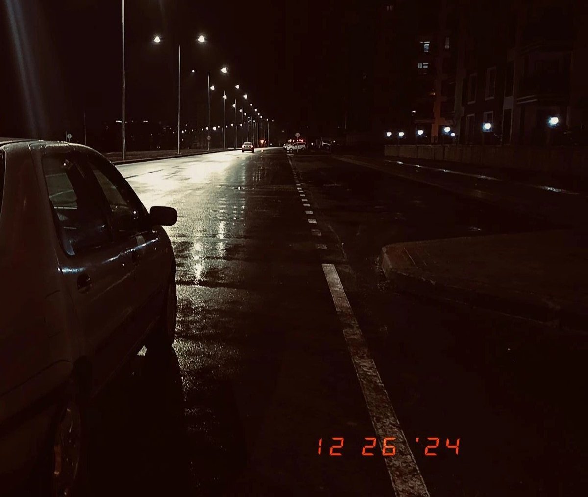 Yakın değilsin,
göremezsin
Masum değilsin,
ağlayamazsın