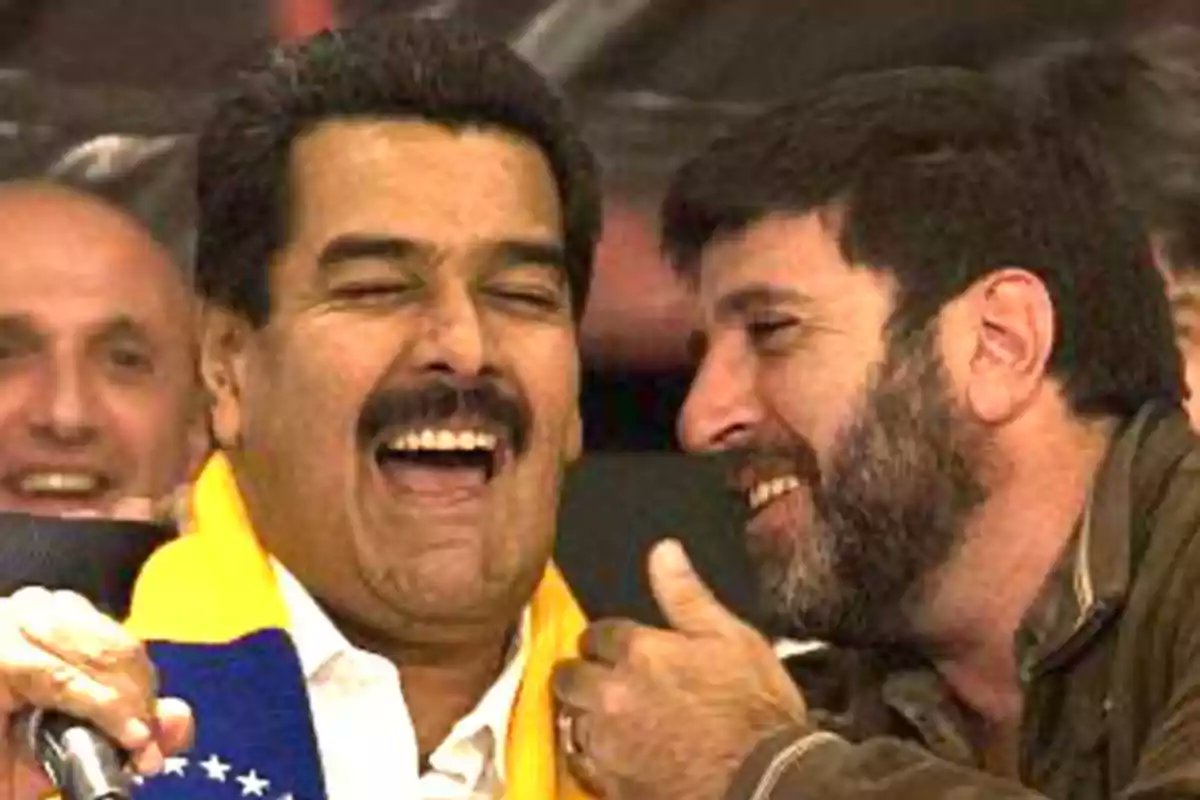 Denle difusión a esta imagen para que no nos olvidemos de los amigos del Frente Amplio. Entre ellos, el dictador Maduro.