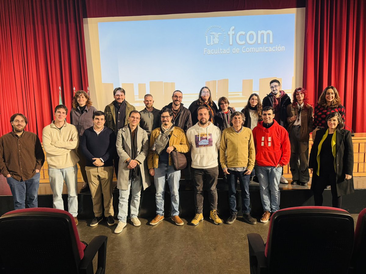 Aurora Labio-Bernal (@labiobernal) on Twitter photo La tradicional foto de familia de AF1, promoción 24/25 de <a href="/DocComunicacion/">DoctoComunicacion</a> en <a href="/unisevilla/">Universidad de Sevilla</a>
Diversos temas de investigación: mujer y cine andaluz, videojuegos y narrativas, polarización política, música y ficción… Nuevos/as doctorandos/as y mucha motivación. La tradicional foto de familia de AF1, promoción 24/25 de <a href="/DocComunicacion/">DoctoComunicacion</a> en <a href="/unisevilla/">Universidad de Sevilla</a>
Diversos temas de investigación: mujer y cine andaluz, videojuegos y narrativas, polarización política, música y ficción… Nuevos/as doctorandos/as y mucha motivación.