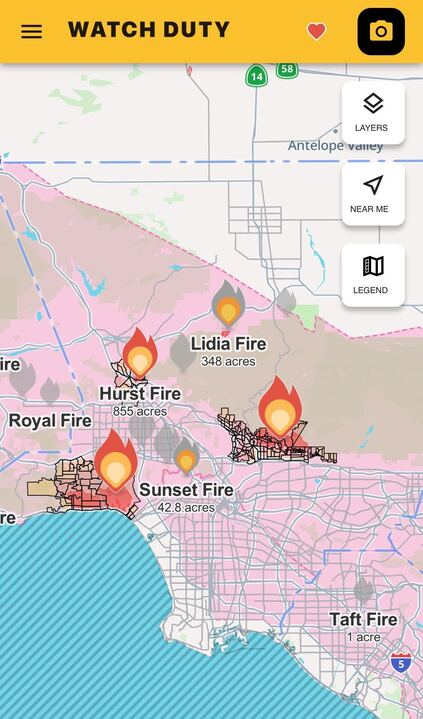 bluable's tweet photo. LA is on fire.. it's a terrible disaster!
I'm keeping an eye on the Watch Duty app to track if the flames are moving toward my home.
#LosAngelesFire https://t.co/5DEoGFCZKl