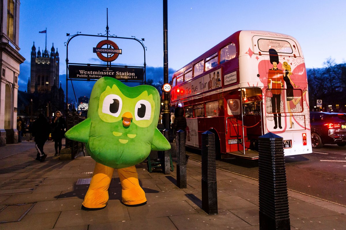 michael_lynas's tweet image. Awesome and slightly surreal start to the year with everyone's favourite green owl Duo in Westminster! Excited to have more than 100 parliamentarians supporting the @duolingo #WestminsterLanguageChallenge learning 23 languages for a chance to win £20,000 for charity.