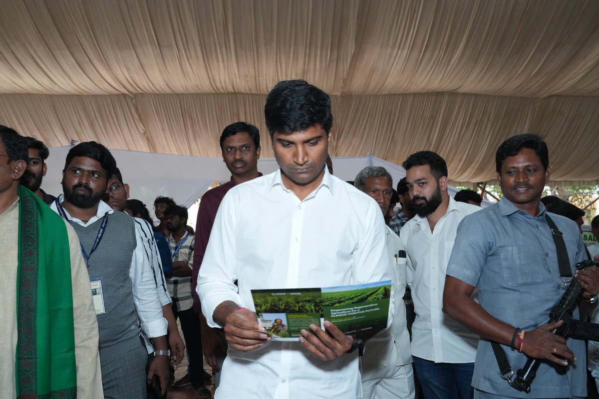 WKHGlobal's tweet photo. @nerlasudhakar represented our #ClimateSense (https://t.co/iQyNTxd2GS) and had the privilege of meeting Sri @katchannaidu Kinjarapu Atchannaidu, the Honorable Minister of Agriculture , Andhra Pradesh and @SriKrishnaLavu Krishna Lavu, Member of parliament, Sri Lavu Rathaiah, Chairman, Vignan's University and explained Climate Sense initiatives ,innovative solutions for sustainable farming, Soil health, modernizing agricultural practices.
Spoke about opportunities & challenges in the agricultural sector, enhancing productivity, mitigating climate change impacts, supporting smallholder farmers with technology intervention.
Minister's vision and commitment to empowering farmers and promoting sustainable agricultural growth is inspiring
#SustainableFarming #AgricultureInnovation #leadership #agritech #Soilhealth #smartfarming
@GRW1971 @phanikumarkarra @nerlanr @alik_hinckson #AlexMorgan
