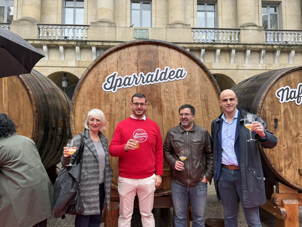 JOSEBA Erremundeguy (@joseba__e) on Twitter photo 🍎🍏Pour la 1ere fois la saison du #TXOTX présentée avec producteurs et institutions de Navarre et du Pays Basque nord. Fruit d’un long travail pour renforcer le secteur du cidre transfrontalier accompagné par la <a href="/CommunautePB/">CommunautéPaysBasque</a> et le Gouv. Basque
#CidreBasque <a href="/EuskalSagardoa/">Euskal Sagardoa</a> 🍎🍏Pour la 1ere fois la saison du #TXOTX présentée avec producteurs et institutions de Navarre et du Pays Basque nord. Fruit d’un long travail pour renforcer le secteur du cidre transfrontalier accompagné par la <a href="/CommunautePB/">CommunautéPaysBasque</a> et le Gouv. Basque
#CidreBasque <a href="/EuskalSagardoa/">Euskal Sagardoa</a>