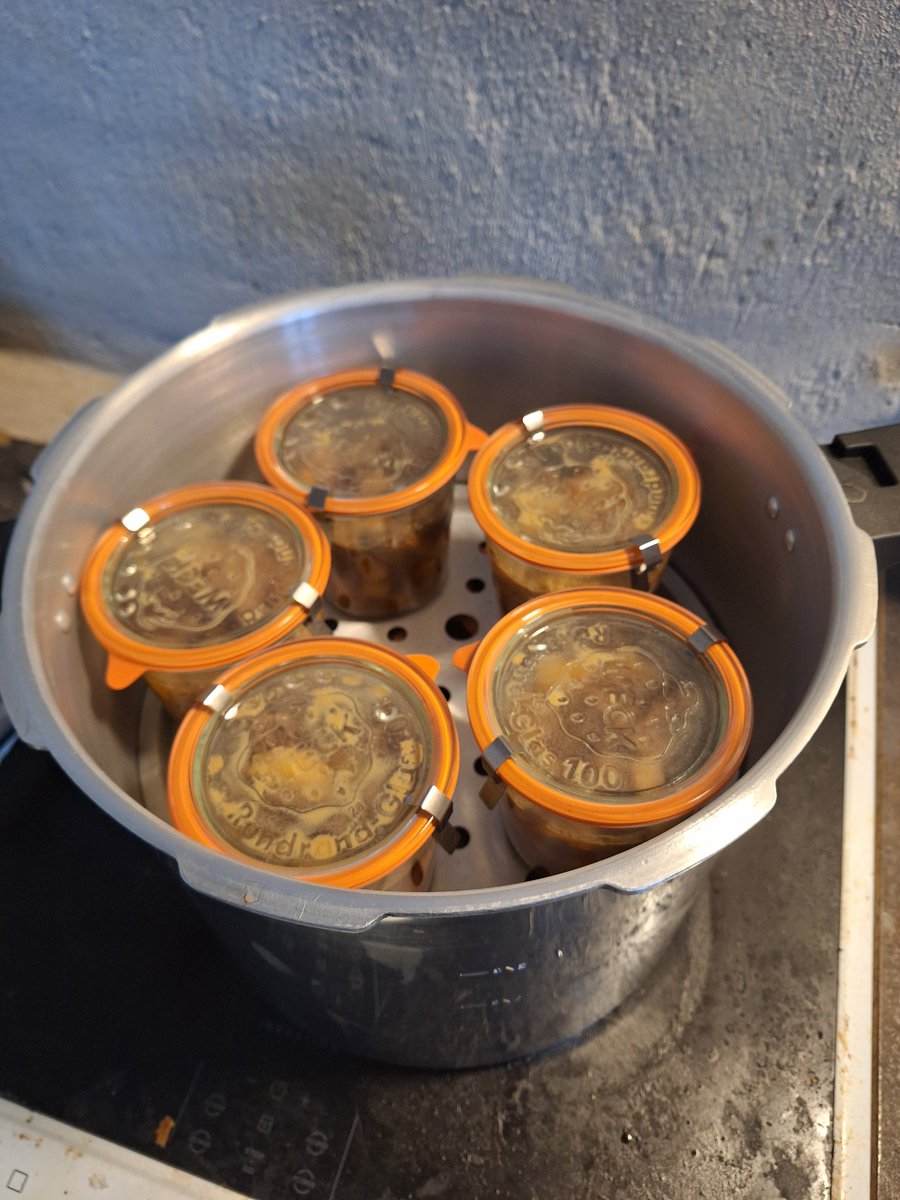 Gimklack's tweet photo. Köttsoppa 👍
#självhushållning #duvnäsgård https://t.co/gqsi6LeoHY