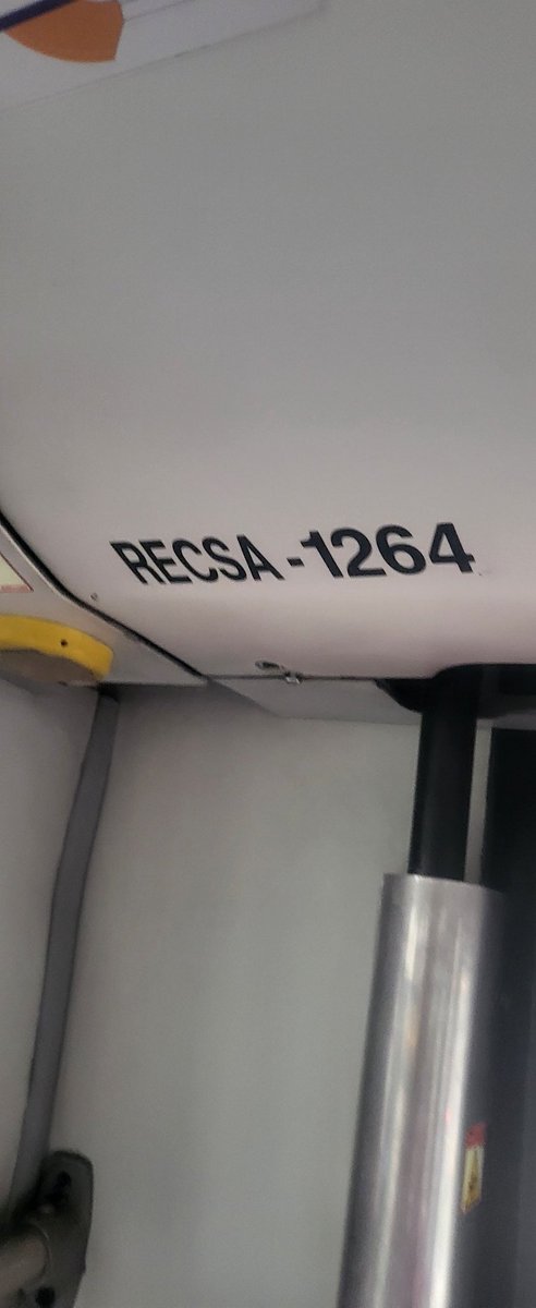 enrubio's tweet photo. @MetrobusCDMX @LaSEMOVI @ClaraBrugadaM accidente en metrobus insurgentes, estación durango, más de una hora y no llegan servicios de emegencia, ambulancia. https://t.co/MY4ta2xYTG