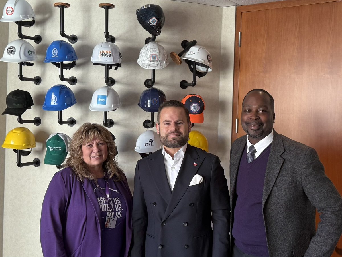 SEIU Healthcare PSW Carla Sleep and I had a very positive and productive meeting with Ontario Minister of Labour @davidpiccini this morning, discussing our SEIU Healthcare Training Centre and WorkersFirst digital hiring hall platform.
By collaborating together with government and