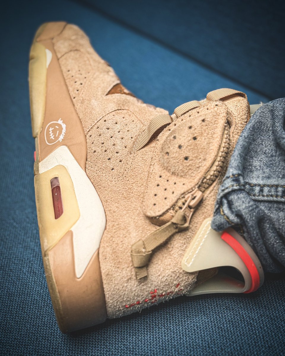 Random shots from a booth again. Idk I kinda like these. 
<a href="/trvisXX/">TRAVIS SCOTT</a> x AJ6 “British Khaki” for the #KOTD