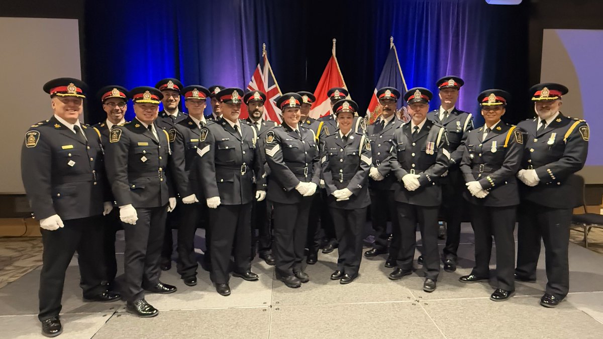 Today was a momentous occasion for the London Police Service as we welcomed 13 new officers to our team, presented badges to two Special Constables, and celebrated 14 well-deserved promotions at our Swearing In, Badge and Promotions Ceremony this afternoon. 👮👏

We are