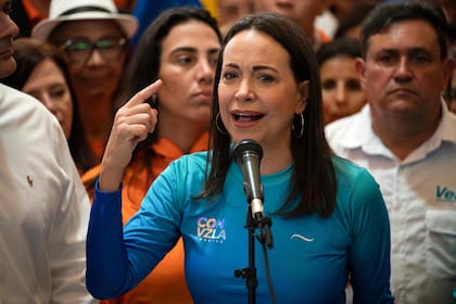#ATENCION
Usted tiene una imagen favorable o desfavorable de la lider de la oposición venezolana María Corina Machado <a href="/MariaCorinaYA/">María Corina Machado</a>?

🔁 DESFAVORABLE 
❤️ FAVORABLE