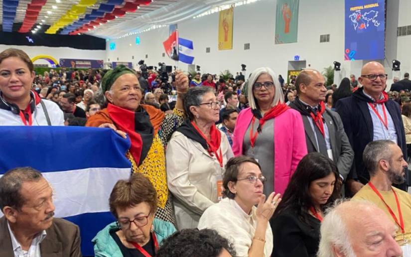 Una importante delegación de #Nicaragua se encuentra en #Venezuela para participar en el Festival Internacional Antifascista por un mundo nuevo y de la juramentación solemne del Compañero Nicolás Maduro Moros, informó la Vicepresidenta, Compañera Rosario Murillo.