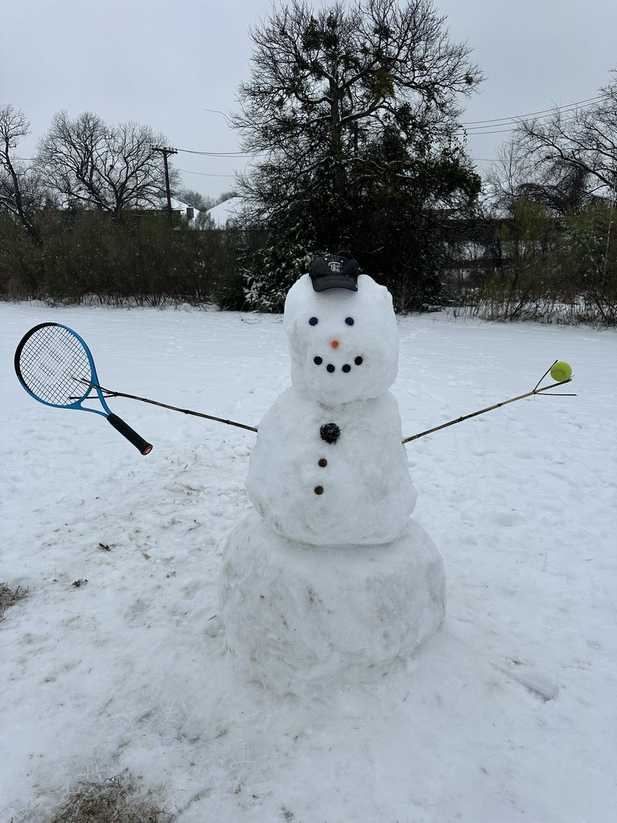 TheColonyTennis's tweet photo. Had to upgrade our snowman game! https://t.co/jRpMO4ix8U