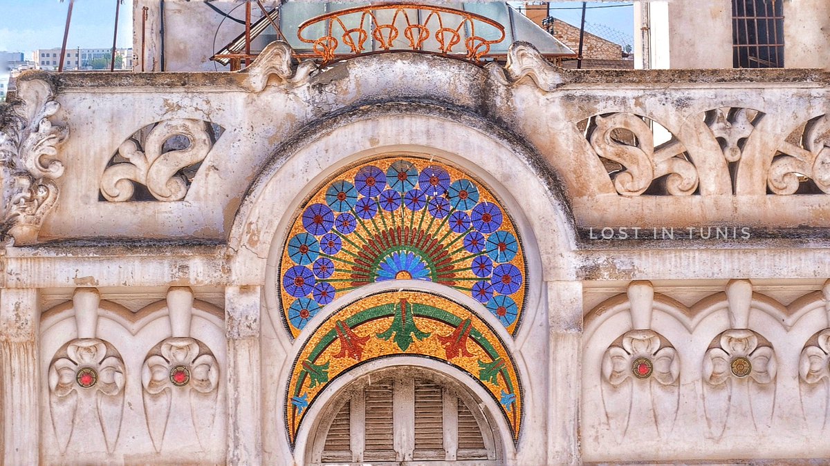 Our architectural hunt goes on across the streets of #Tunis still unraveling its treasured secrets or secret treasures, like this one chased by urban explorer <a href="/Fhtagn/">Fhtagn!</a> on the foot of "Immeuble De Guidi" commissioned and left by #Tunisia's Italian community - Raise Your Head!