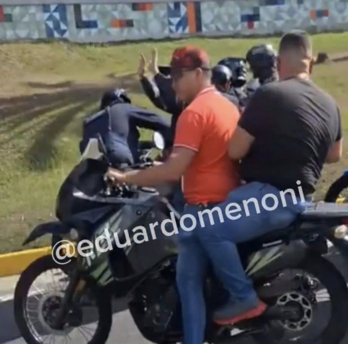 endsequera's tweet photo. 🚨🚨CRONOLOGÍA DEL SECUESTRO DE MARÍA CORINA MACHADO 

📹I mágenes cortesía y tomadas de redes sociales: https://t.co/NPDb91zVEQ