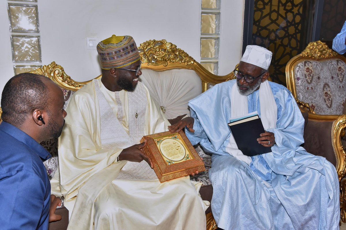 Le Président de l’Assemblée nationale,  Monsieur El Malick Ndiaye, a entamé, ce jeudi 9 janvier 2025, une série de visites de courtoisie auprès des chefs religieux, accompagné de députés, de membres de l’administration et de son cabinet. Cette initiative vise à renforcer les