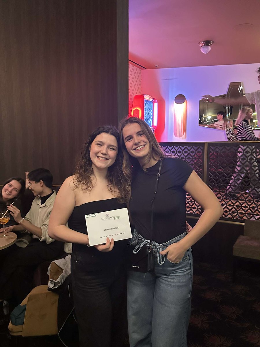 Pendant les vacances d'hiver, notre VP Santé Publique a organisé une tombola solidaire pour les étudiants en pharmacie 🎟️💊 Grâce à leur générosité, 316€ ont été récoltés pour l'association "Les P'tits Doudous" du CHU de Rennes, qui offre des doudous aux enfants hospitalisés