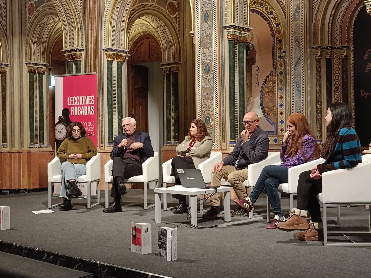 Qué gran tarde d #MemoriaHistórica con <a href="/fibgar_/">FIBGAR</a> , la música d <a href="/perpi1975/">David Ortiz Torres</a> , nuestras jóvenes escritoras  y <a href="/dipvalencia/">Diputació de València</a> en la presentación de la 3ª edic. d "Lecciones de nuestros abuelos y ABUELAS". 8/1, 1r día d festejos d 50 años sin Dictadura😃
<a href="/ARMH_Memoria/">Memoria_ARMH</a> <a href="/zetahv/">Zoraida Hijosa /❤️</a> <a href="/XEiM_PV/">Xarxa Educació i Memòria del País Valencià</a>