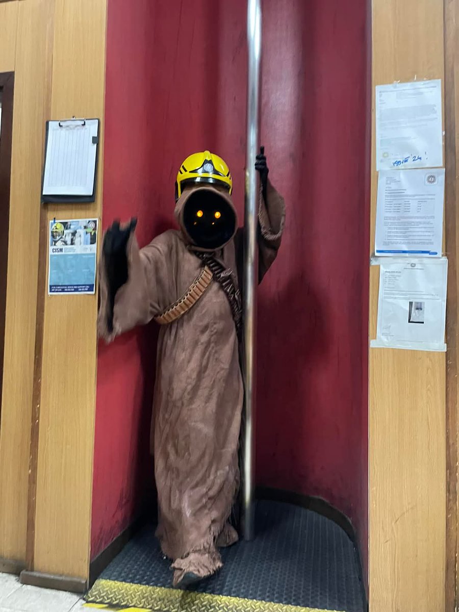 Brave Fireman Jawa is a tad fed up. That's the third time this week his Watch has gone to a fire only to find it's just a couple of moisture farmers gently smouldering in the sun. 

#RebelLegionIrelandBase #RebelLegionIE #WeAreTheGoodGuys #jawa #Sandcrawler #fireman