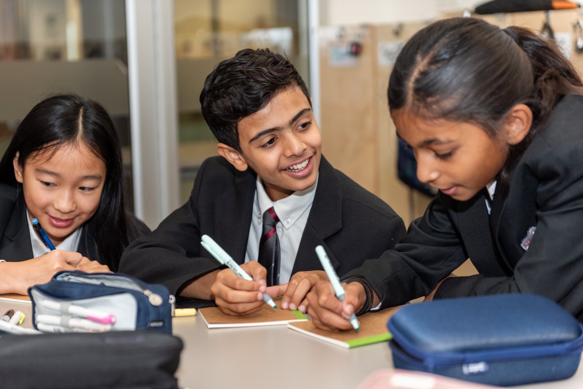 We're reflecting on moments like these that showcase the spirit of collaboration &amp; curiosity in our classrooms. Whether it's brainstorming new ideas, sharing a laugh, or tackling a project together, our students shine when they learn from and with each other.

#sabrespride