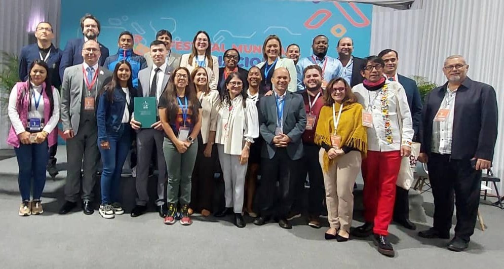 AsambleaCuba's tweet photo. La lucha contra el Fascismo desde la labor parlamentaria, centra las intervenciones de diputados a la @AsambleaCuba, integrantes de la delegación cubana que participa en el Festival Internacional Antifascista, que inició hoy en Caracas, #Venezuela 

#CubaConVenezuela 
🇨🇺🤝🇻🇪 https://t.co/GgeIQQ17Yi