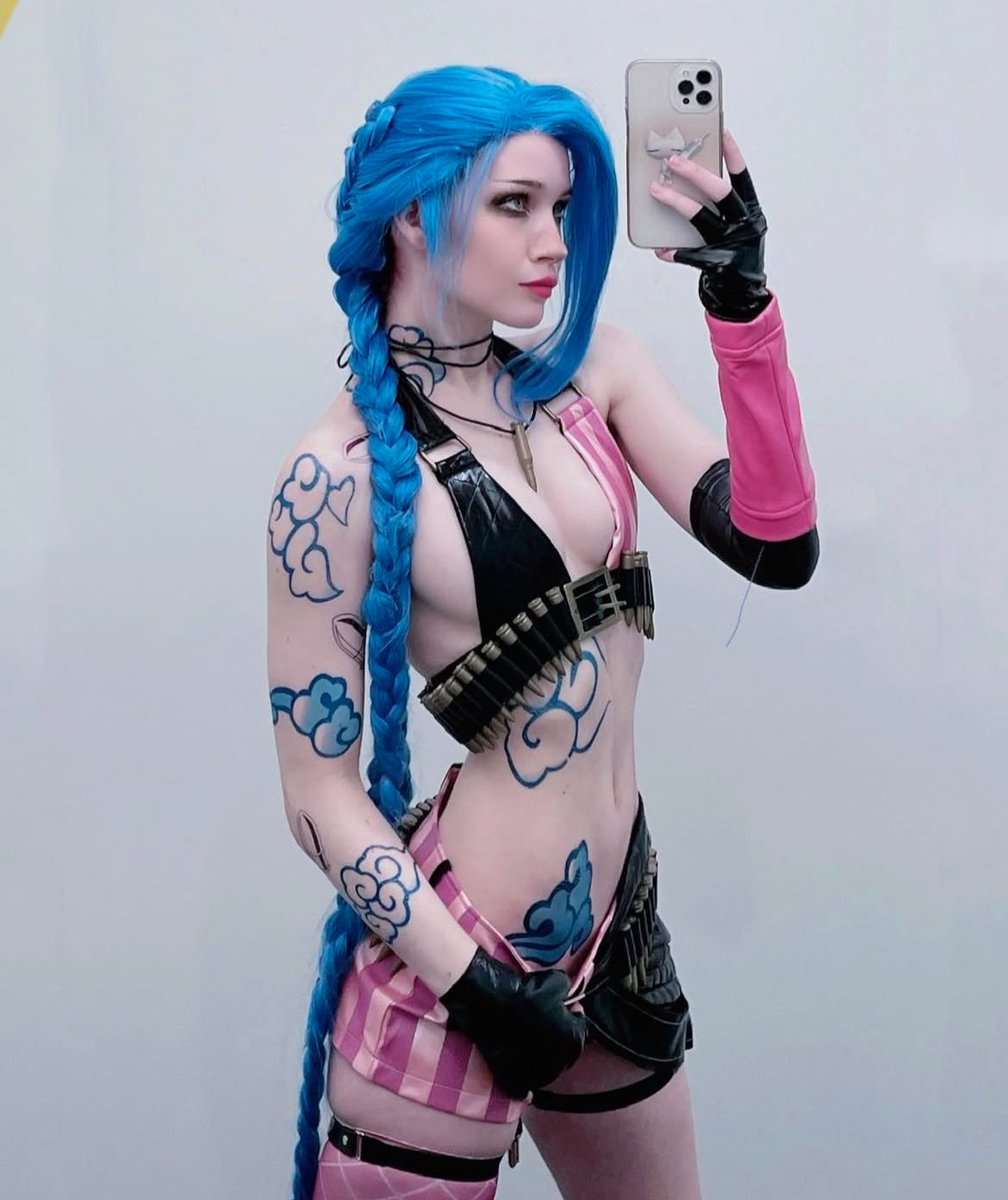 sickgothinspo's tweet photo. is anyone else obsessed with n0raf4wn? i want to be her so bad https://t.co/KACK4kahXK
