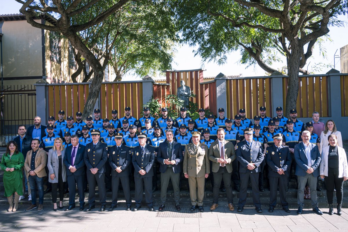 👮🏼 ¡35 nuevos agentes se incorporan a la <a href="/policialalaguna/">Policía Local LL</a>!

Tras un riguroso proceso de selección y prácticas, estos nuevos funcionarios de carrera refuerzan la seguridad del municipio.

¡Muchas gracias por su esfuerzo y compromiso! 💪🏼