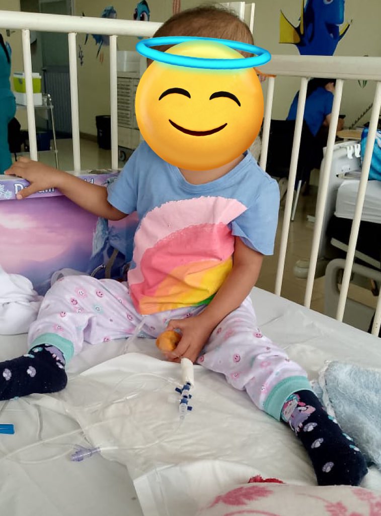 mcdc_mcdc's tweet photo. Favor RT #Guayaquil 
Eimy(2 años #leucemia) está ingresada y no puede comer. Solo toma líquidos. Mamá pide ayuda con Pediasure (no chocolate)
Si pueden ayudarla ☎️0991993608 
#CancerInfantil🎗 #voluntariado https://t.co/0eUGQrS5aE