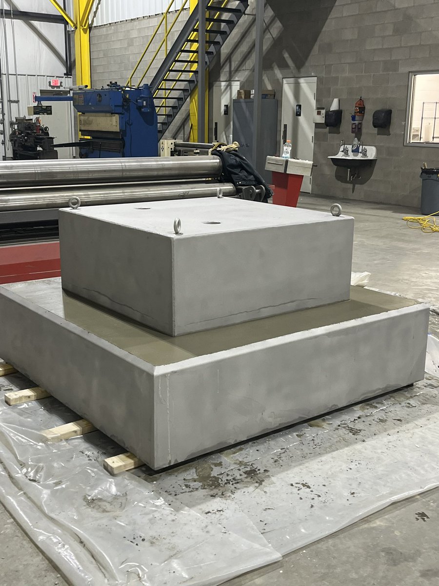 Mirror finish polish and the pedestal is ready! The hook points unscrew, there for crane loading.