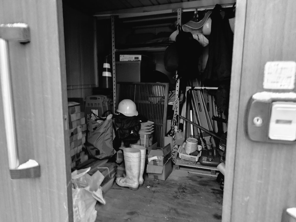 convert_shadow's tweet photo. 歩いて会社ついたー
鍵忘れたー
倉庫で凍えとく
#鍵忘れ
#倉庫
#徒歩
#寒い https://t.co/r2MPFLSxKO