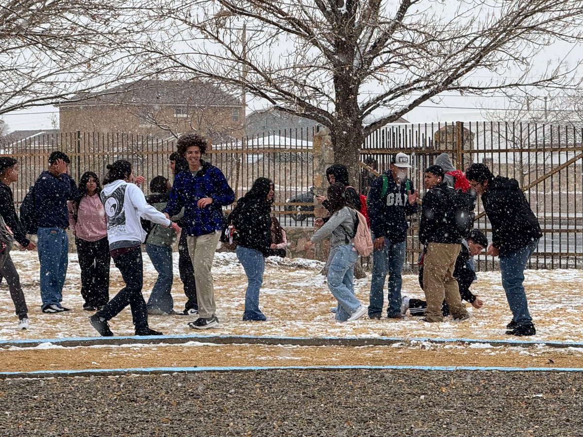 _AnthonyISD's tweet photo. Anthony High School students made the most of the snow we got today by building a snowman during lunchtime! ☃️
‼️Due to the low temperatures, please be advised that all afterschool practices will be cancelled for today Jan. 9, 2025. https://t.co/hyTQizyxwY