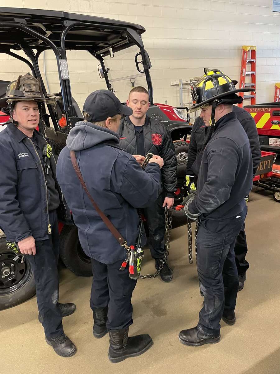 The cold temperatures didn’t stop the GFD crews from training today 🥶. Companies performed extrication and stabilization tasks utilizing the following tools today: winch, cribbing, airbags, Hurst spreaders, rescue 42’s, and the bag-o-chains.