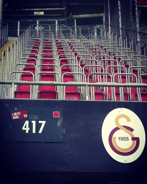 omermcmv's tweet photo. @UltrasTurkish La biz ne ettik? Yerimizde seyredemiyoruz ki😂😂😂 bize niye ceza verdiniz😂😂 https://t.co/bOhGlb2Drl