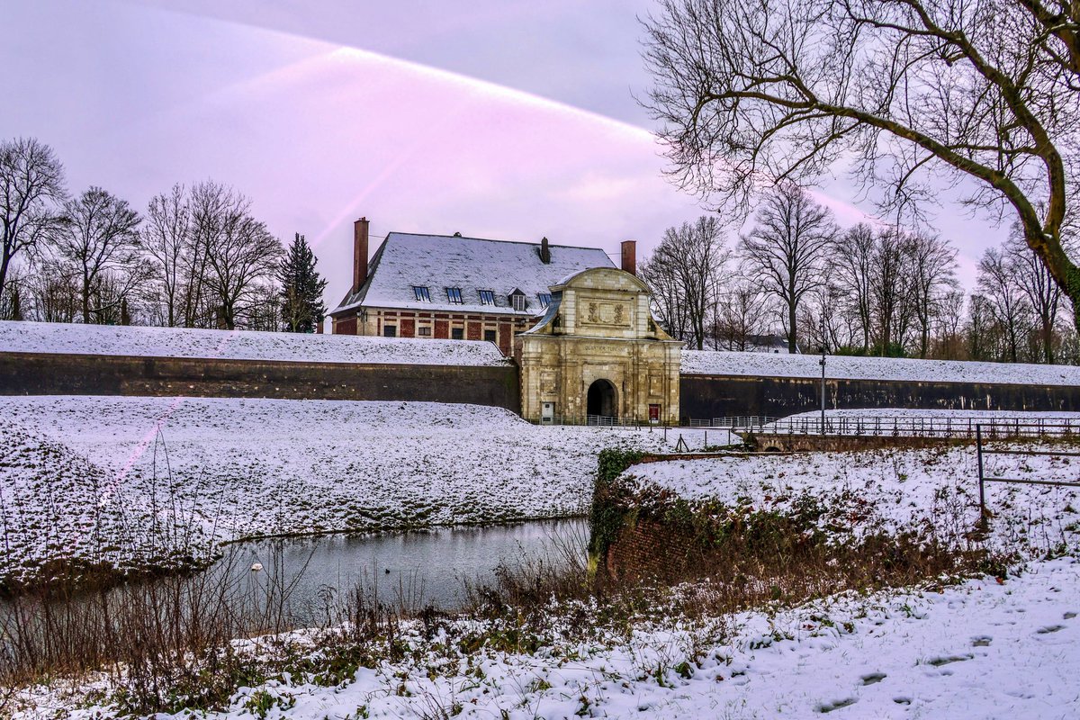 Main Square Festival (@mainsquarefest) on Twitter photo Notre belle Citadelle sous la neige aujourd'hui ❄️🫰🏼
Merci à <a href="/GrandArras/">Com. Urbaine Arras</a> pour la photo ! Notre belle Citadelle sous la neige aujourd'hui ❄️🫰🏼
Merci à <a href="/GrandArras/">Com. Urbaine Arras</a> pour la photo !