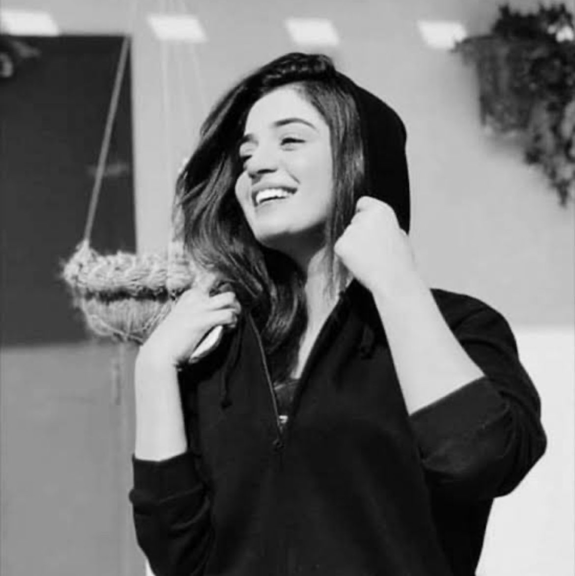 monakhan1947's tweet image. مری روح کی حقیقت ۔۔۔۔

مرے رت جگوں سے پوچھو۔۔۔۔

مرا مجلسی تبسم ۔۔۔

مرا ترجماں نہیں ہے۔۔۔۔
#RandomThoughts 
#JanuaryVibes
#WintersAreFun 
#2025