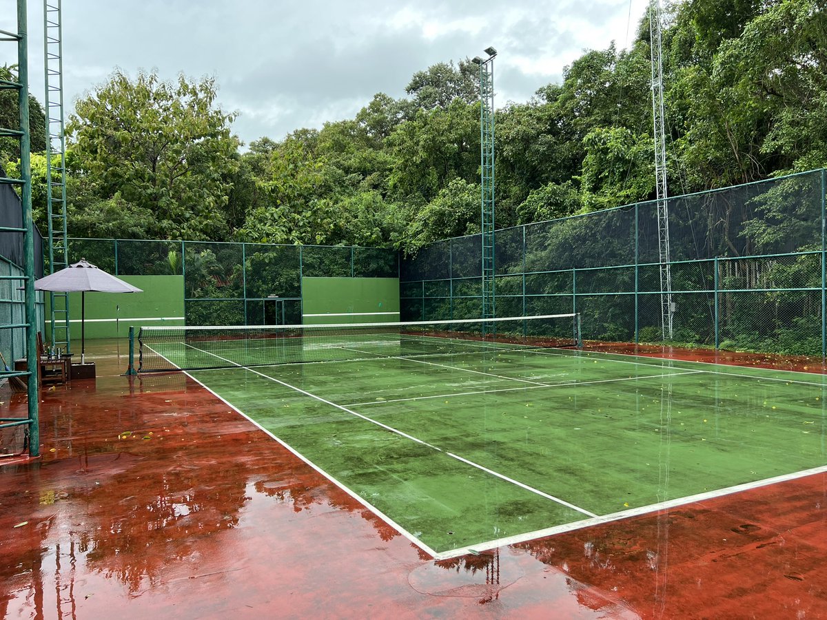 AdSivell's tweet photo. Jungle tennis https://t.co/UQX1wj4MZK