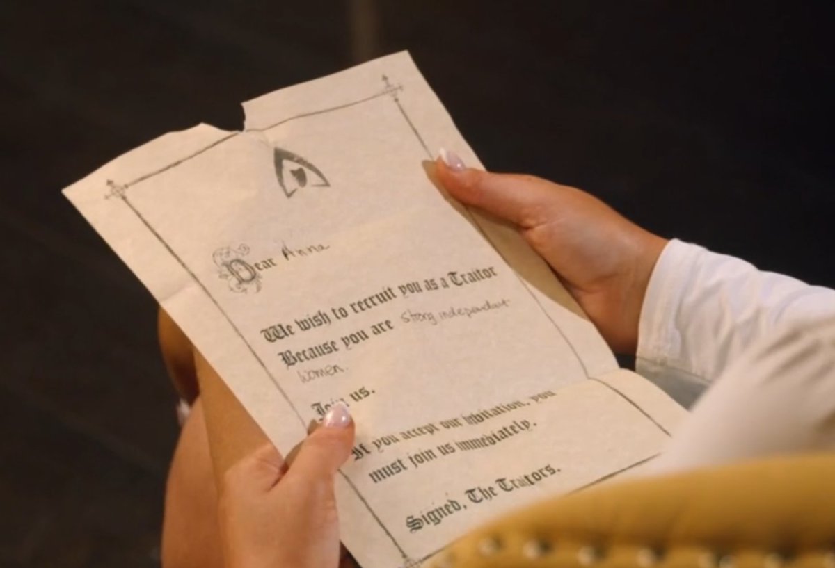 Literally the ONLY ACTUAL EVIDENCE of the whole show and she chose NOT to share what it said!

"Strong Independent WOMEN".

Bonkers.

#TraitorsUK #TheTraitorsUK