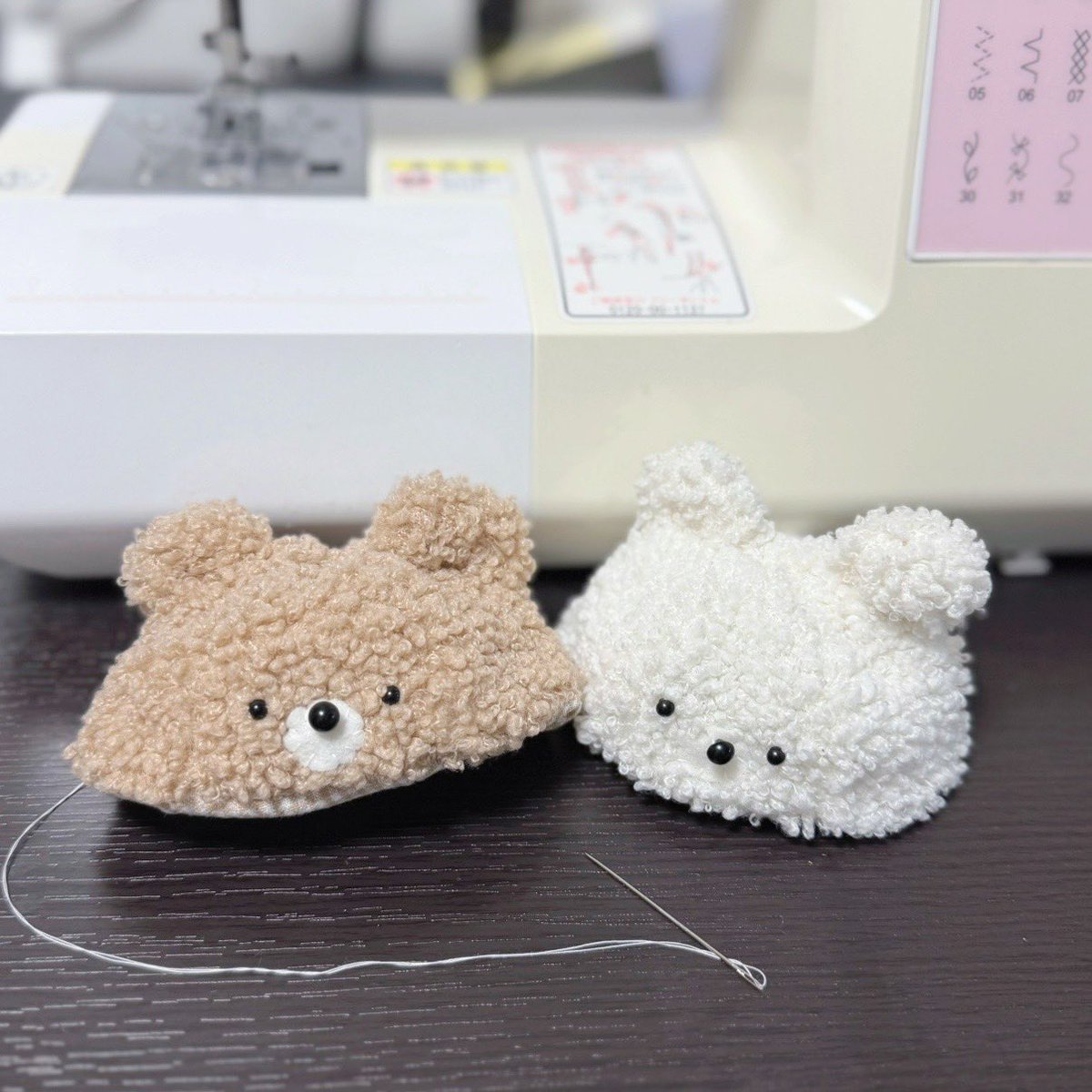おはようございます🐻️🐻‍❄️️

ぬいぐるみさん用のくまさん帽子です♡

もう少し大きいサイズも作る予定🧵🪡