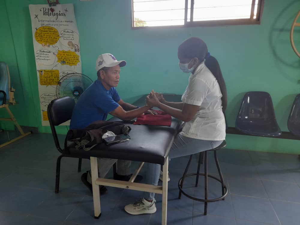 🇨🇺🇻🇪 En el CDI Pedro Medina Fuguett del Estado Falcón trabajo diario en la Sala de Rehabilitación  brindando un servicio de excelencia al pueblo venezolano.
#CubaPorLaVida
#CubaCoopera