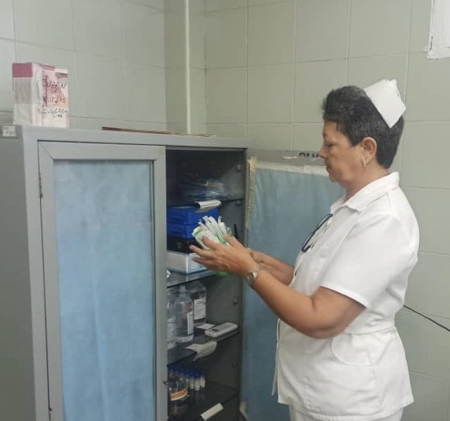 Cada colaborador desde su puesto de trabajo da lo mejor de sí para salvaguardar la salud del pueblo venezolano. #CubaPorLaVida🇨🇺
