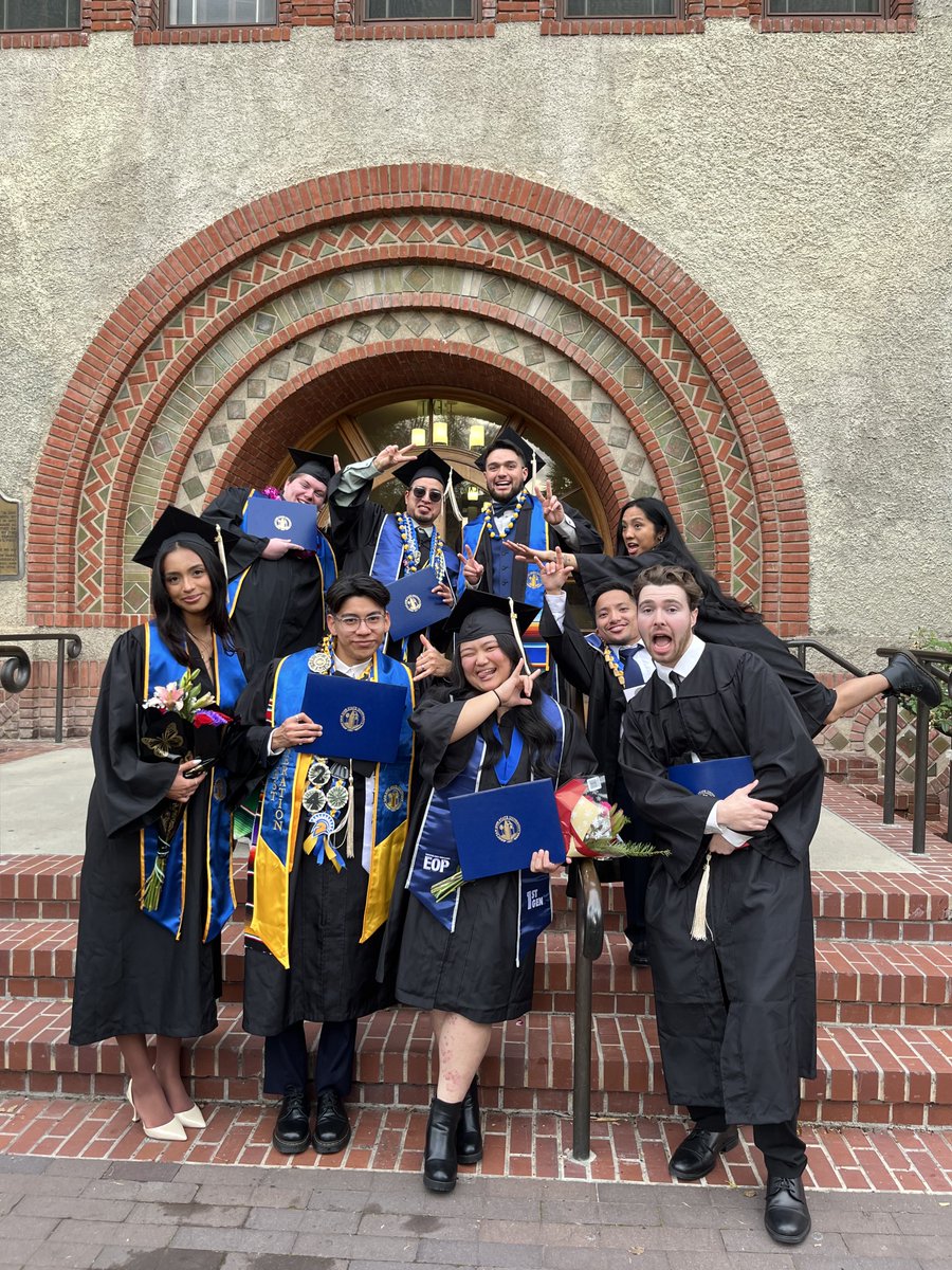 🌱 Spartan Spirit Meets Environmental Vision! 🎓

Congratulations to our amazing #SJSU Environmental Studies Class of 2024! The world needs your passion, knowledge, and determination now more than ever! 💙💛

#sjsu #Classof2024 #envs
