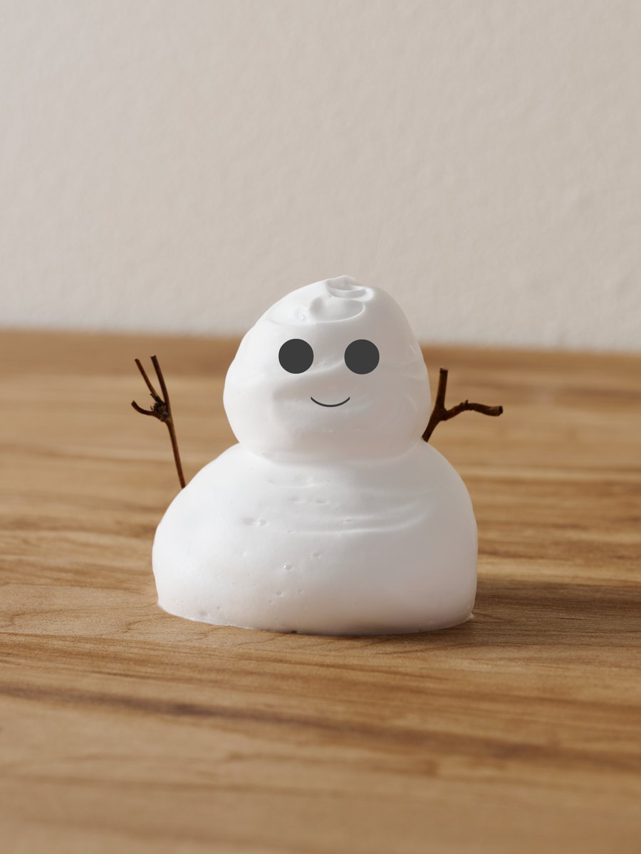 この雪だるま⛄、よぉ～く見ると👀 気づいたらコメントで教えてね