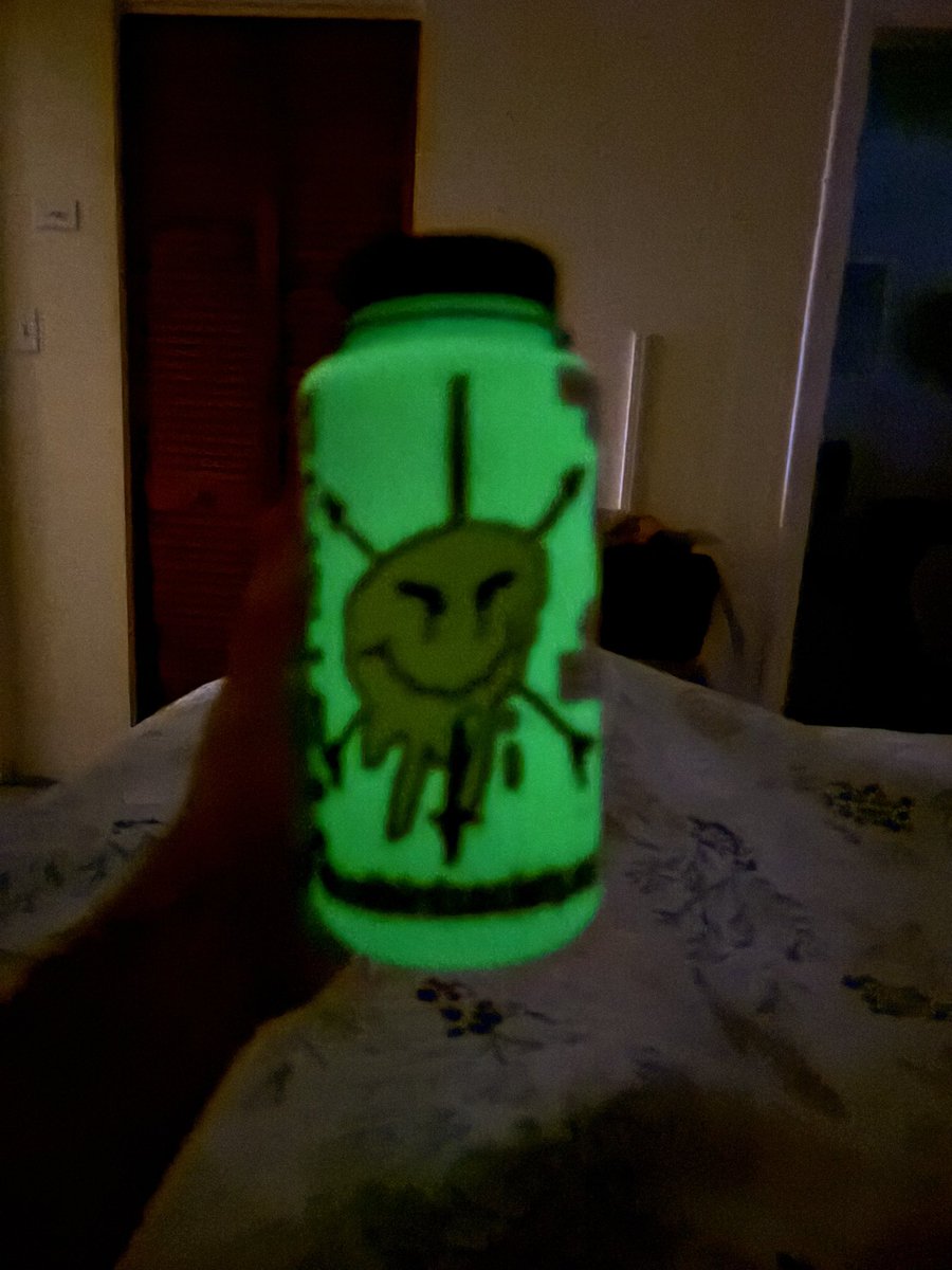 evilseeleagent's tweet image. radioactive Nalgene sludge makes u stronger