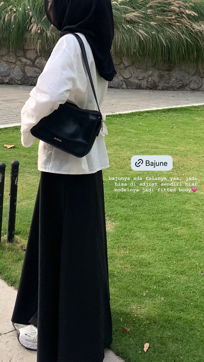 1leikooo's tweet photo. baru sadar ternyata aku tipe bahu lebar, pantes gapernah cocok pake jilbab iket. trus kalo pake celana/rok, bagusnya yang ngelebar ke bawah 🫰🏻 https://t.co/4ffQxeaLMz