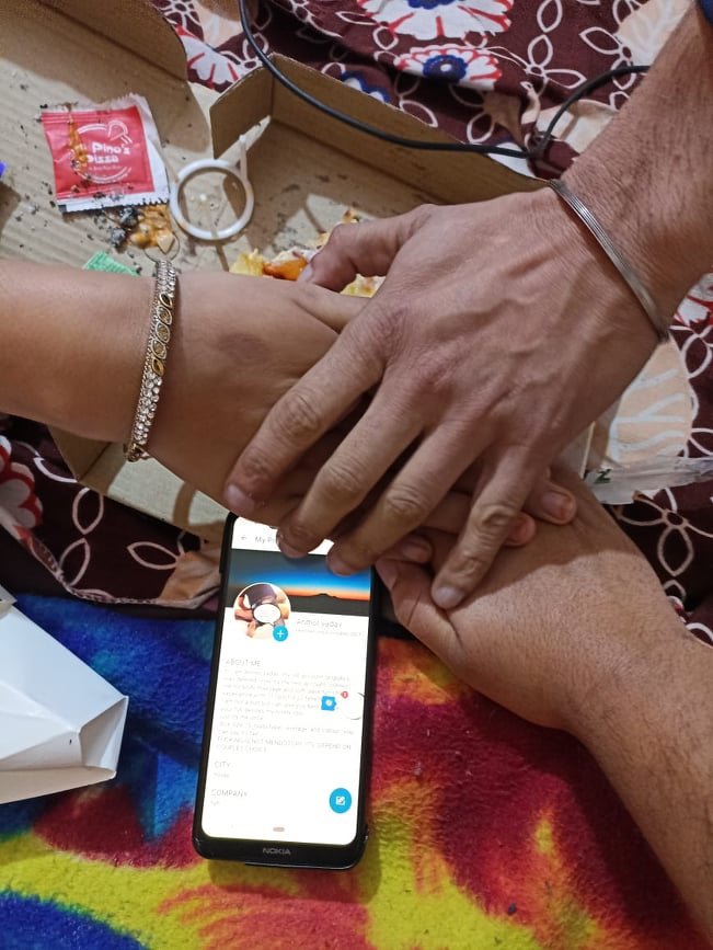 #Threesome  after a good body massage, any Noida delhi couple looking to enjoy body massage and 3some ping me