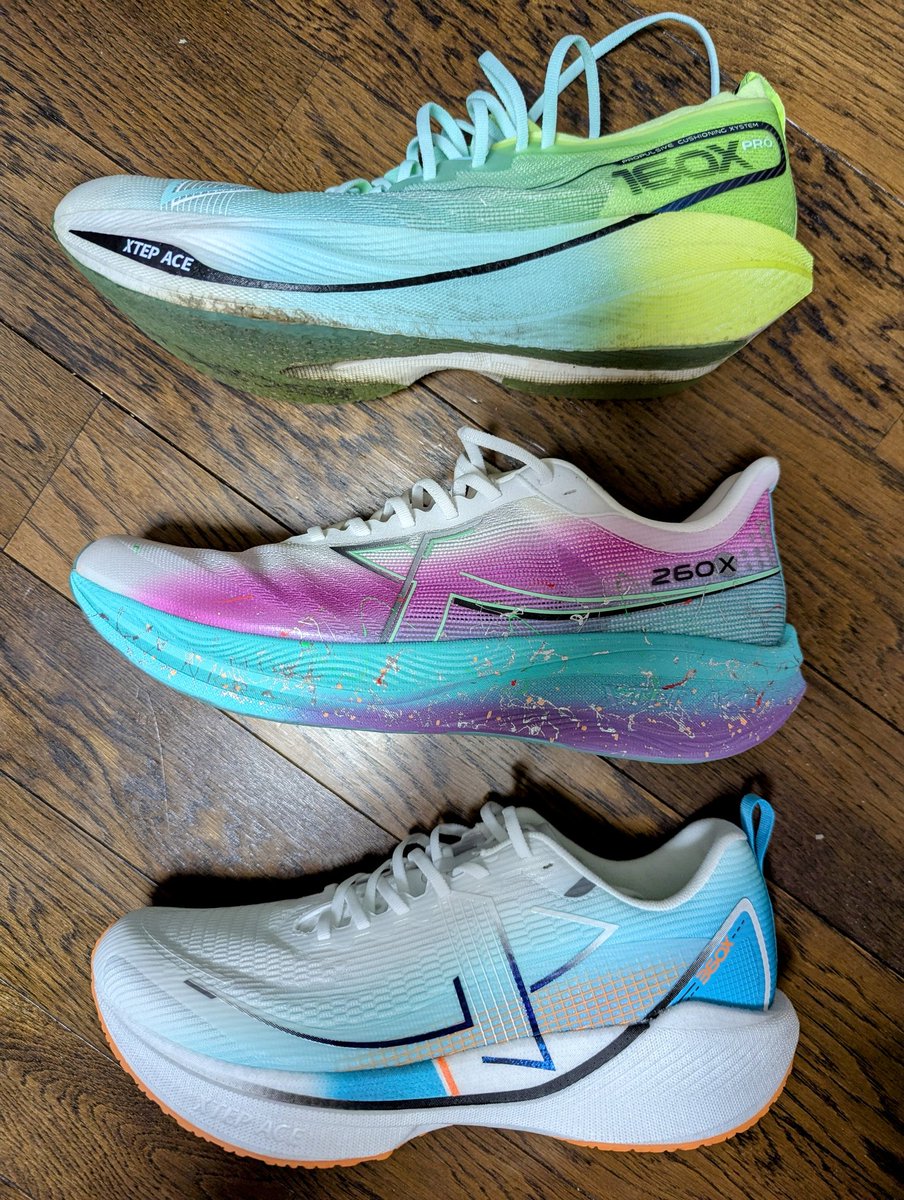 sakura100run's tweet image. 大迫さんも使っていると聞いて、俄然ヤル気が出てきました🏃

160x 6.0Proは持ってないですが🤣

我が家のXtep三兄弟w

160x 5.0Pro
260x
360x

#Xtep